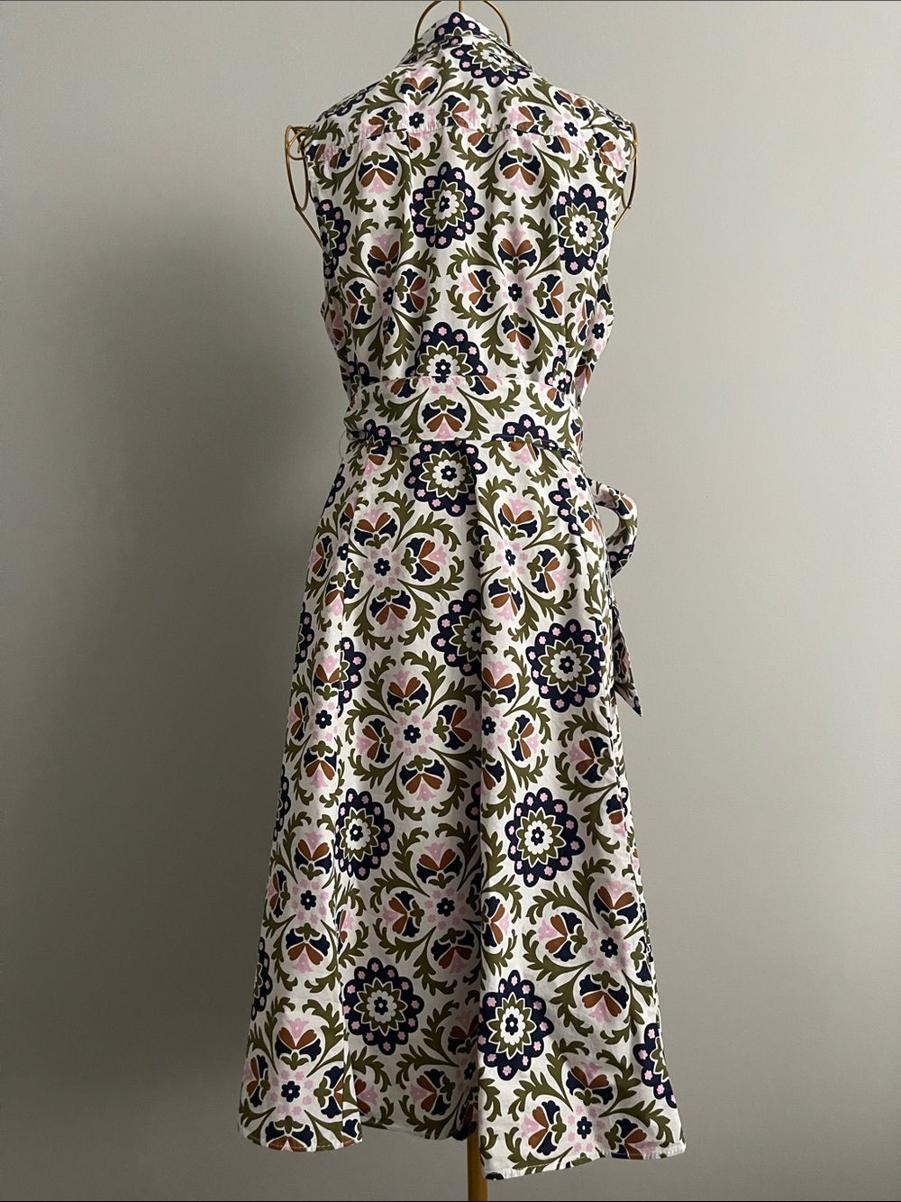 Boden Sleeveless Midi Dress in White with Navy, Olive & Pink Floral Print - Picture 4 of 6